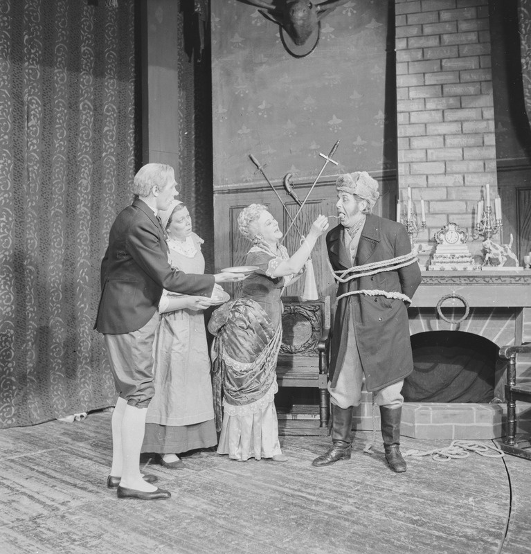 Rummu Jüri, Teater Estonia, 1955, osades: Värdi – Valter Luts, Miina – Madli Poola, Adelheid – Linda Sellistemägi, Rummu Jüri – Ants Aasma