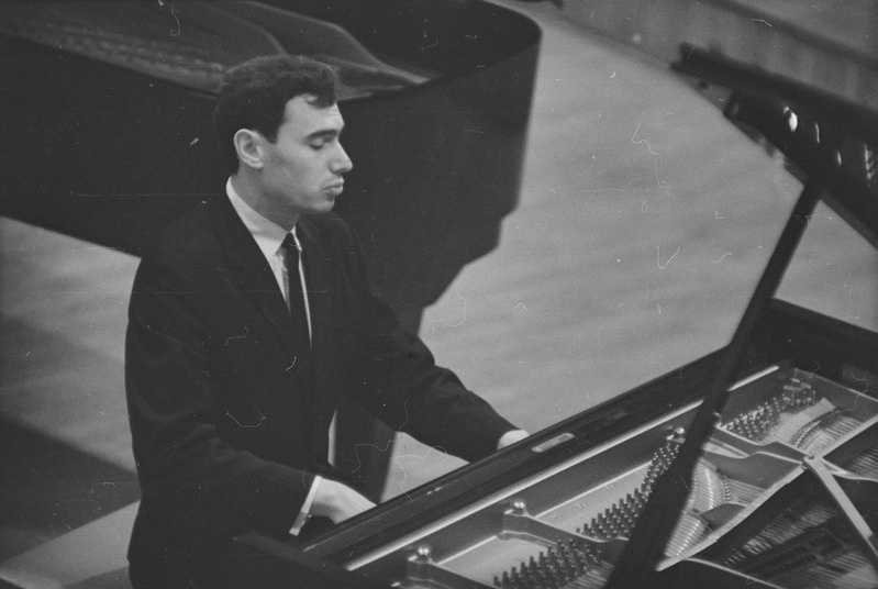 III Üleliiduline pianistide konkurss, Estonia kontserdisaal, 1969, pildil: Sergei Kovalenko - õpib Kišinjovi Kunstide Instituudis