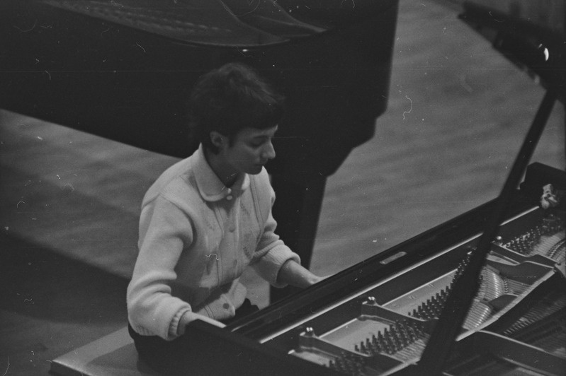 III Üleliiduline pianistide konkurss, Estonia kontserdisaal, 1969, pildil: Dinara Hudaiberdijeva – õpib Taškendi Konservatooriumis