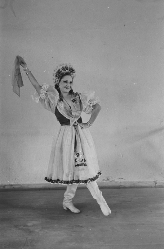 Silva, Teater Estonia, 1948, osades: Asta Olo