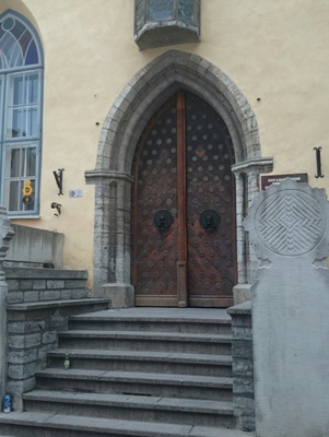 Tallinn, Pikk tänav 17, Suurgildi hoone portaal 15. sajandist. rephoto