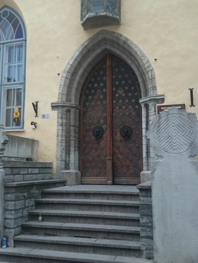 Tallinn, Pikk tänav 17, Suurgildi hoone portaal 15. sajandist. rephoto