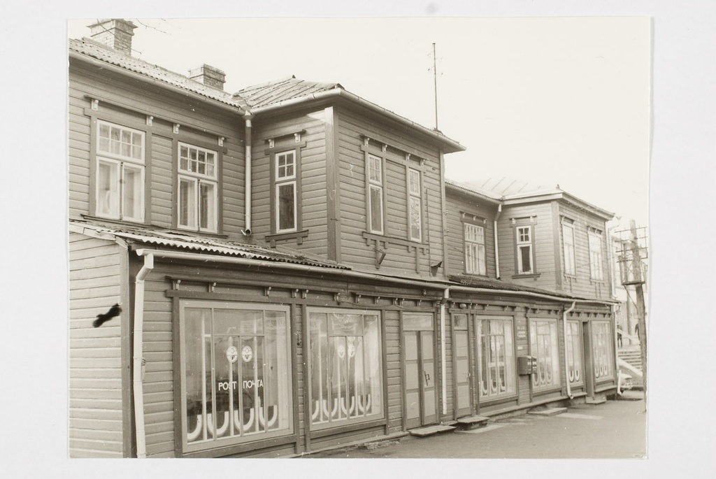 Communication station, hairdresser. Star Street 21.