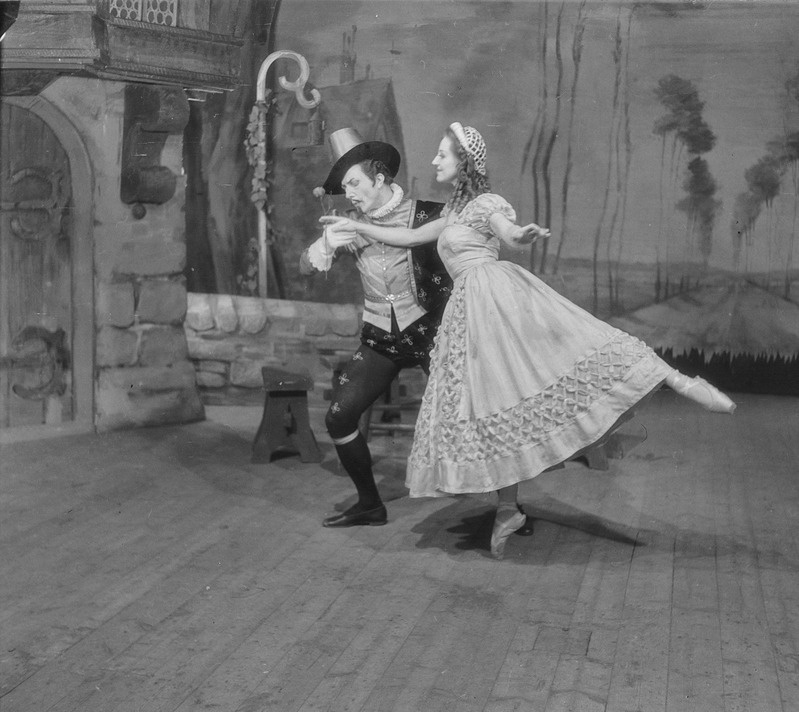 Windsori lõbusad naised, Teater Estonia, 1947, osades: Dr Caius – Verner Hagus, Anna Page – Zoja Kalevi