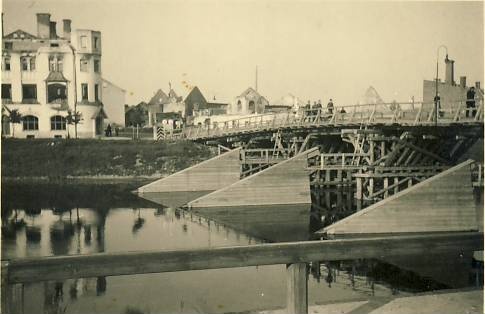 Tartu Pontoon bridge over Emajõe
