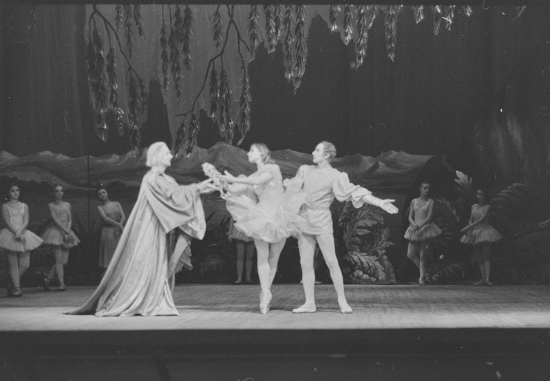 Pähklipureja, Teater Estonia, 1952, osades: Drosselmeyer – Boris Blinov, Maša – Yvonne Raksnevitš, Noormees unenäos – Artur Koit