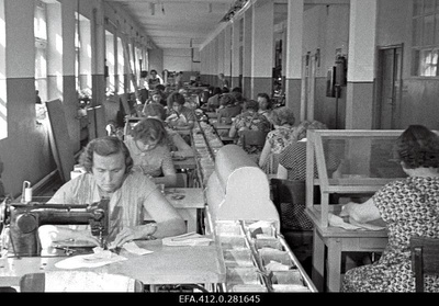 Pärnu Nahatööstuses "Kroom".  duplicate photo
