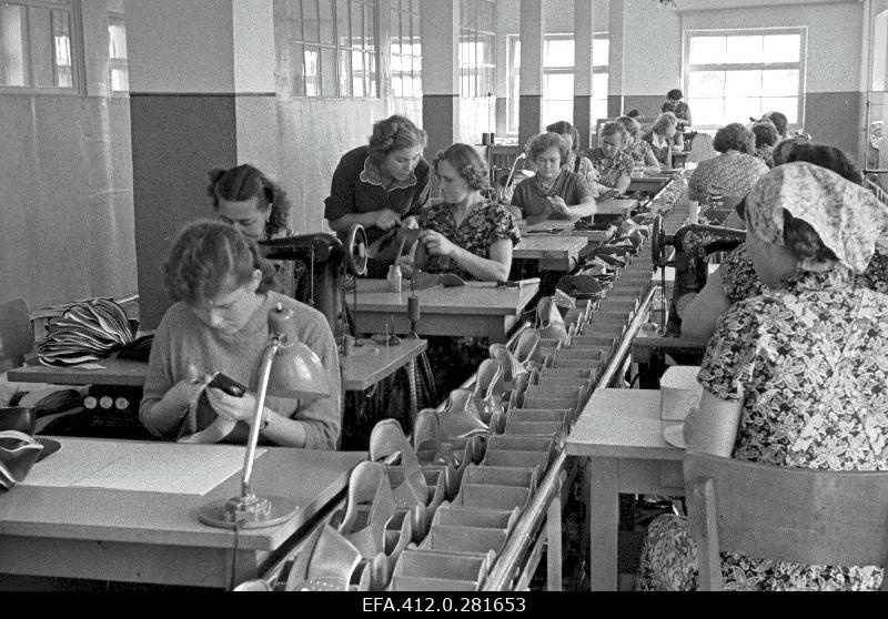 Pärnu Nahatööstuses "Kroom".