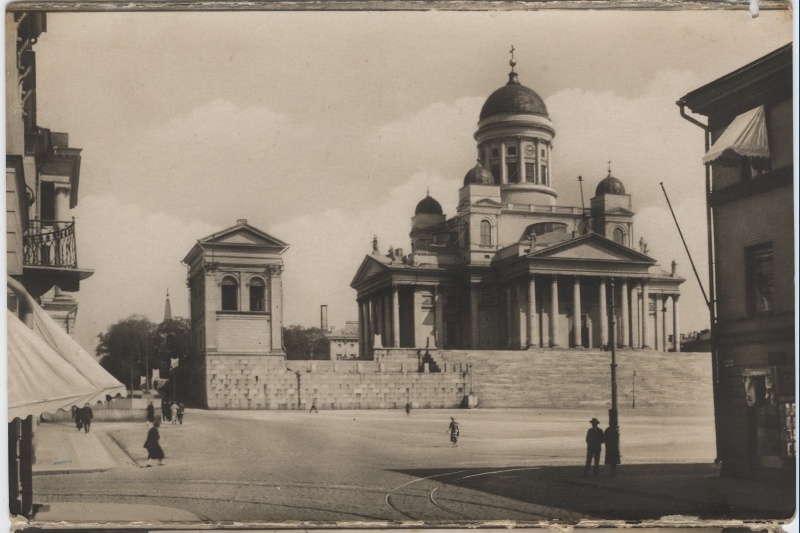 The Church of Helsinki Nikolai, the Bank of Finland and the building of the National Archive.