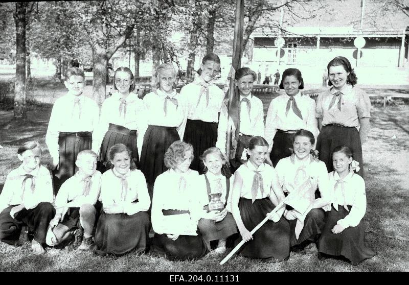 Tali 7-klassilise Kooli pioneerid.