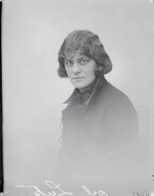 Meta Luts, portree, 1928