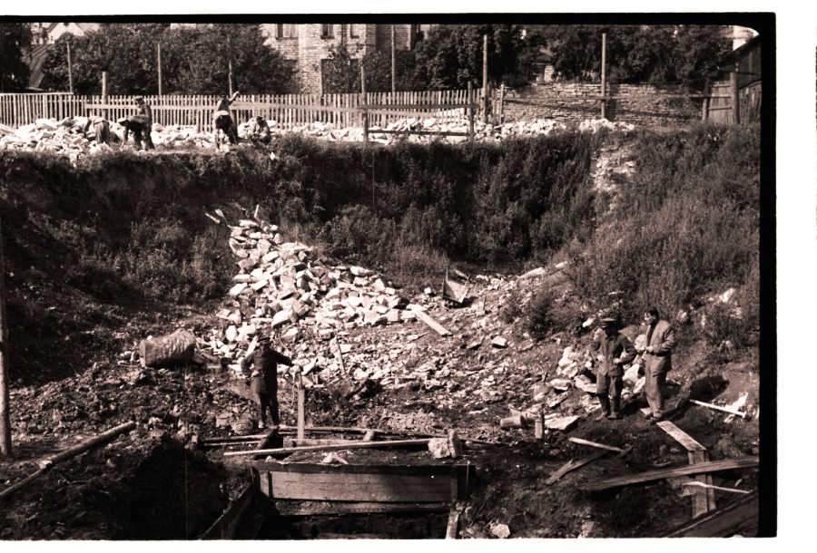 Construction of a swimming pool on New Street