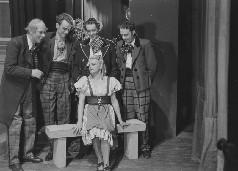 Montmartre kannike, Teater Estonia, 1945, pildil: ees – Milli Rebane, taga – Agu Lüüdik, Georg Ots, Paul Mägi, Endel Pärn