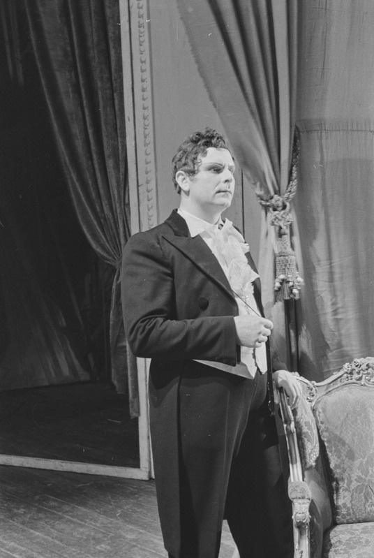 Jevgeni Onegin, Teater Estonia, 1944, osades: Onegin – Tiit Kuusik