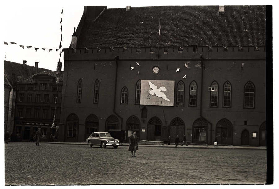 Front side of the Raekoja