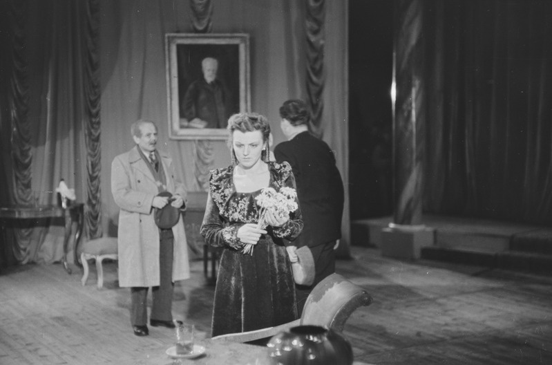 Rahutu õnn, Teater Estonia, 1950, osades: Nataša Malinina – Valve Ehala
