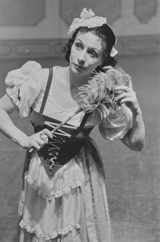 Ebapeig, Teater Estonia, 1954, pildil: Ita Kongas