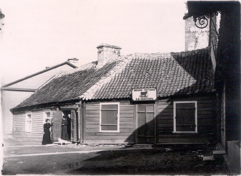 Photo. Houses above the Swedish market near Karja t. Photo ca 1900.