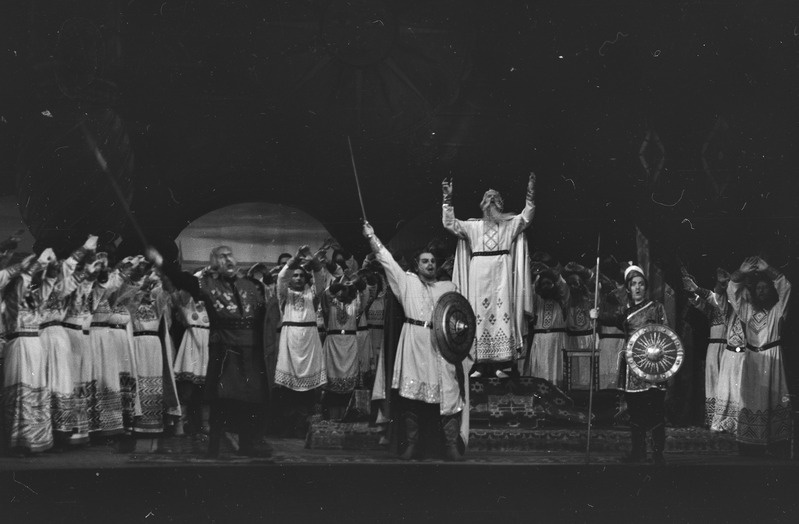 Ruslan ja Ludmilla, Teater Estonia, 1954, osades: Farlaf – Aaro Pärn, Ruslan – Tiit Kuusik, Svetosar – Artur Linnamägi