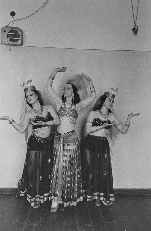 Ruslan ja Ludmilla, Teater Estonia, 1954, pildil: Araabia tants, Ita Kongas – vasakul, Geeni Raudsepp ja Hilda Malling-Koit