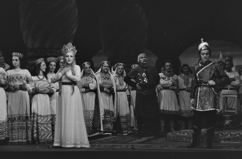 Ruslan ja Ludmilla, Teater Estonia, 1954, osades: Ludmilla – Veera Neelus, Farlaf – Aaro Pärn, Ratmir – Galina Kaljuste