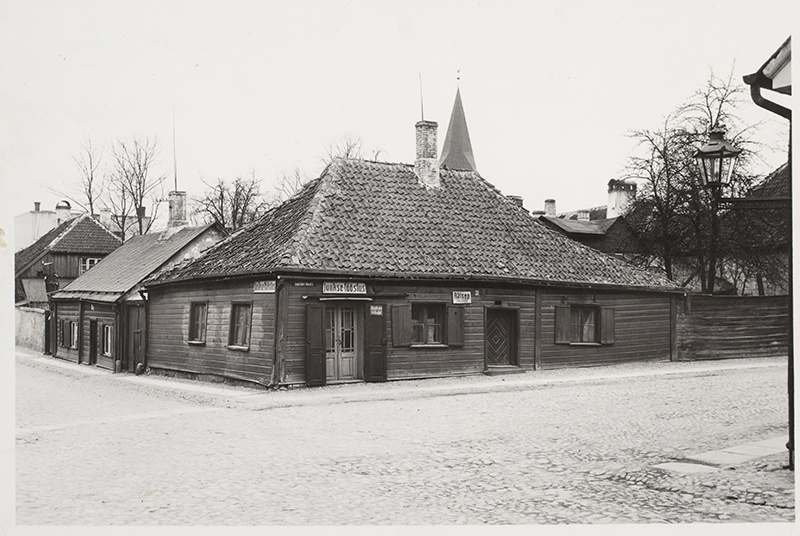 Houses at the corner of Adolf and Laia tn 1939, Tartu