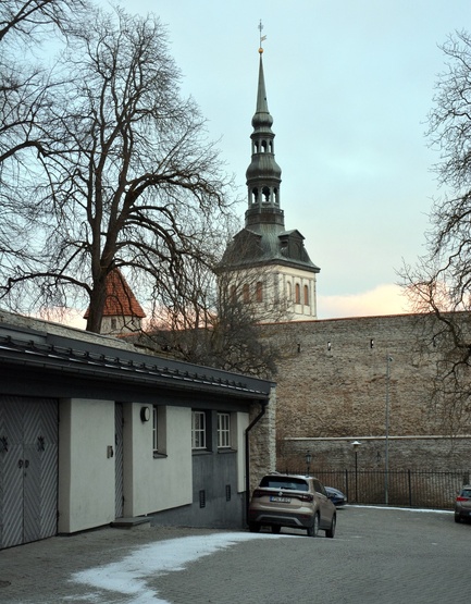 Tallinn. Vaade Niguliste kiriku tornile. rephoto