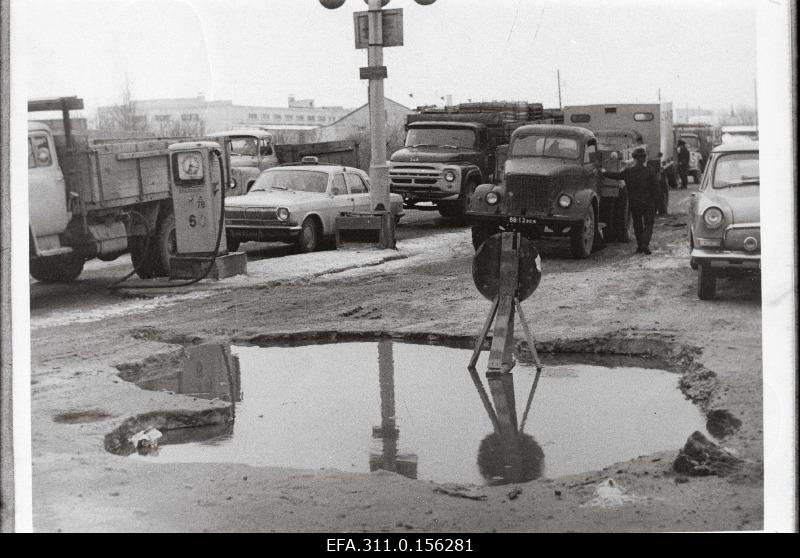 Leningradi maanteel asuv bensiinijaam.