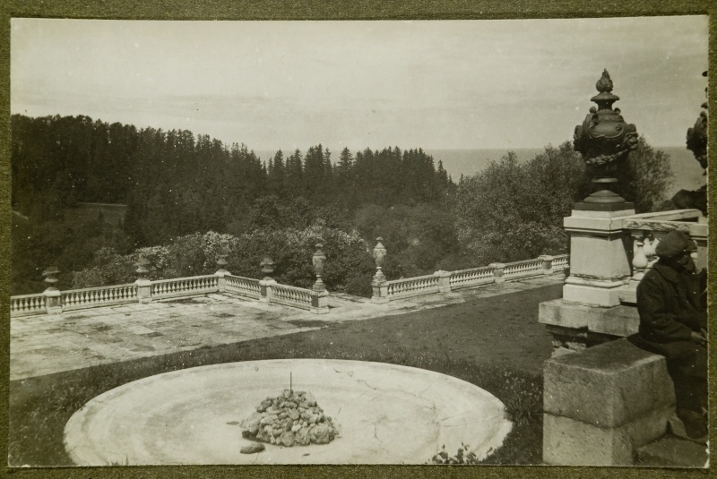 The valley castle maneuver, view from the tower of the valley to the sea.