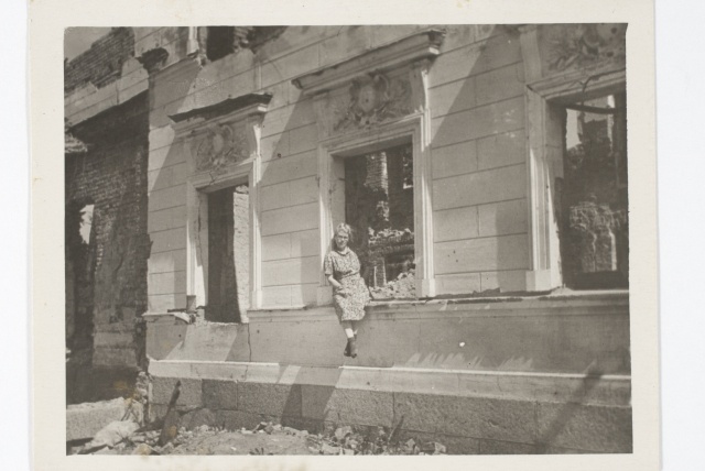Maria Proškina at the ruins of the Oru Castle