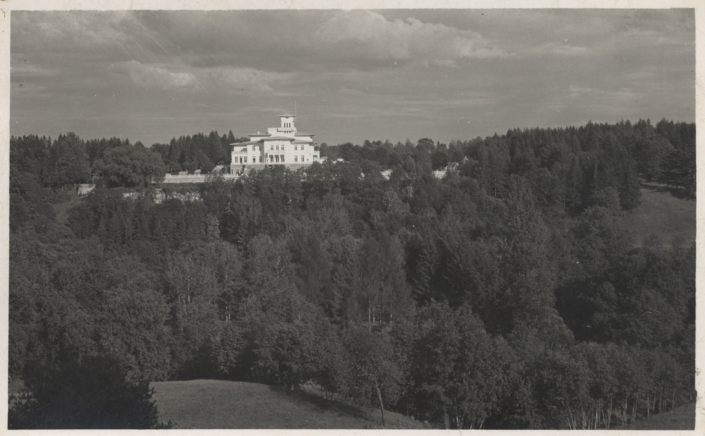 Valley Castle : Estonia