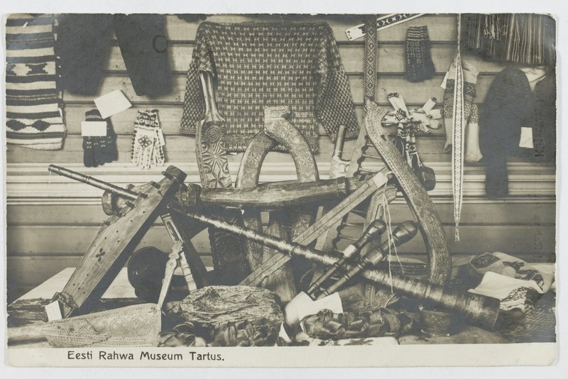 Eesti Rahva Muuseum Tartus. Kogu muusikariistu, puidust esemeid jm.