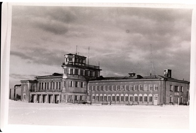 Airport, fassad  duplicate photo