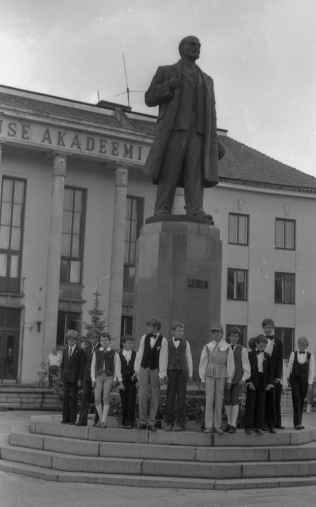Negative. The III boy choir song festival in Tartu in 1986. A. Nilson's whole. Singing boys at the shape of Lenin.