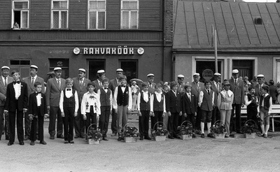 Negative. The III boy choir song festival in Tartu in 1986. A. Nilson's whole. Singers at the ceremony at the shape of Lenin.  similar photo