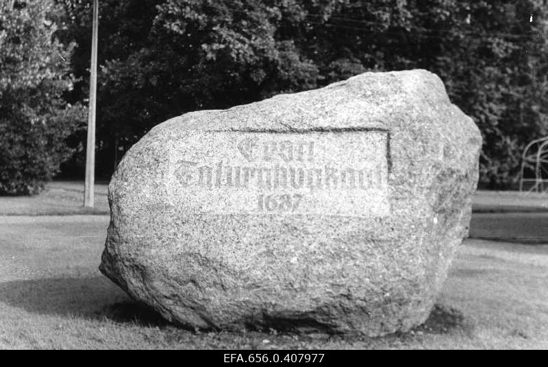 Mälestuskivi "Eesti talurahvakool 1687" .