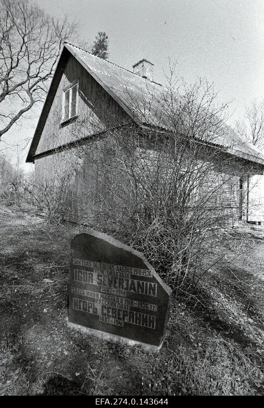 Luuletaja Igor Severjanini mälestuskivi hoone juures Toilas, kus ta elas aastatel 1918 - 1936