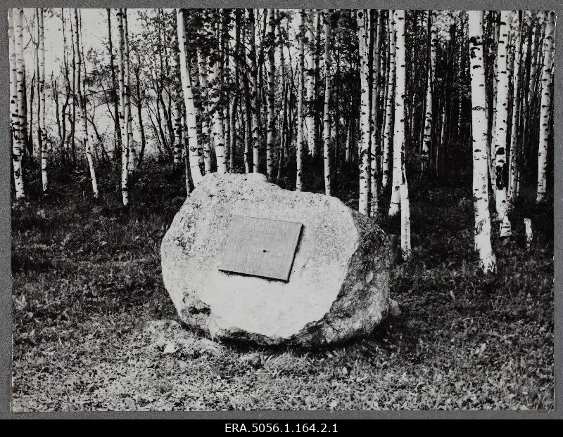 Mälestuskivi Meeksi lähedal, kust Nõukogude armee alustas 9. augustil 1944 vabastuslahinguid Lõuna-Eestis