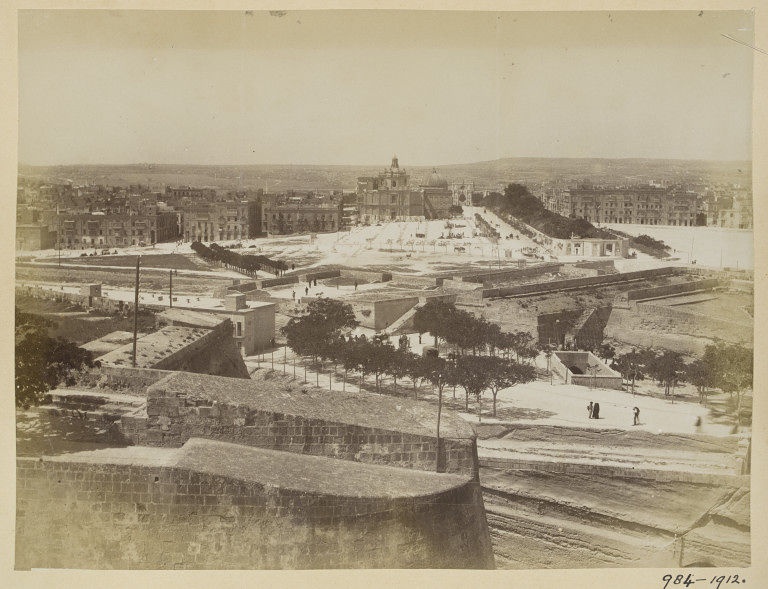 Panorama of Floriana and entrance to Valletta (V&A Museum) - Panorama of Floriana and entrance to Valletta (V&amp;A Museum)
http://collections.vam.ac.uk/item/O1075983/photograph-unknown/