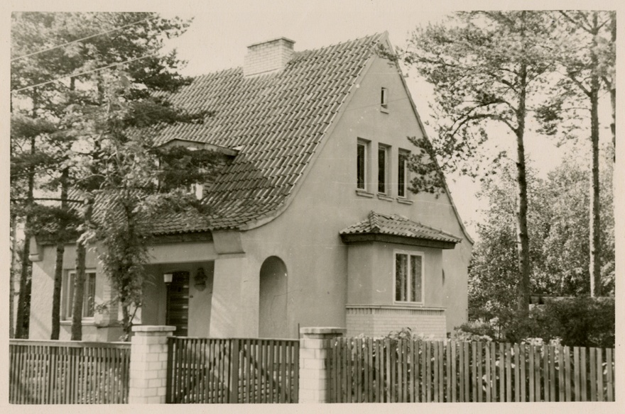 Heiki Karro's own house in Tallinn, Nõmmel, view of the building. Architect Heiki Karro