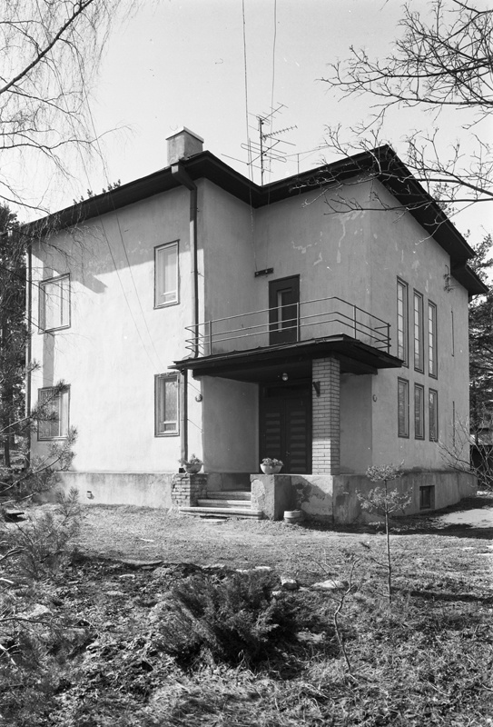 Private house in Tallinn Nõmmel Männiku tee 16, view of the building. Architect Eugen Sacharias