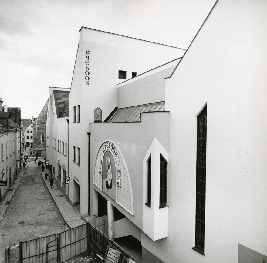 Restaurant "Raeköök" in the Old Town of Tallinn, a high view of the building along the street. Architects Eva Hirvesoo, Helgi Margna; engineer m. Volmer