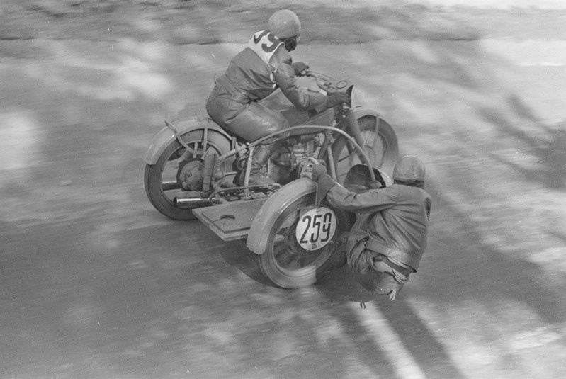 Mootorrataste ringrajasõidu meistrivõistlused 1949