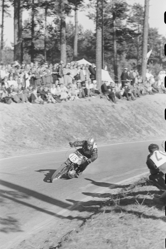 Mootorrataste ringrajasõidu meistrivõistlused 1949