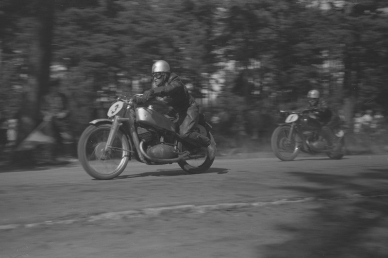 Mootorrataste ringrajasõidu meistrivõistlused 1949