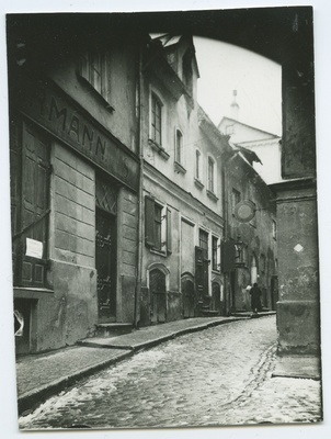 Tallinn, Raekoja Street 6 façades.  duplicate photo