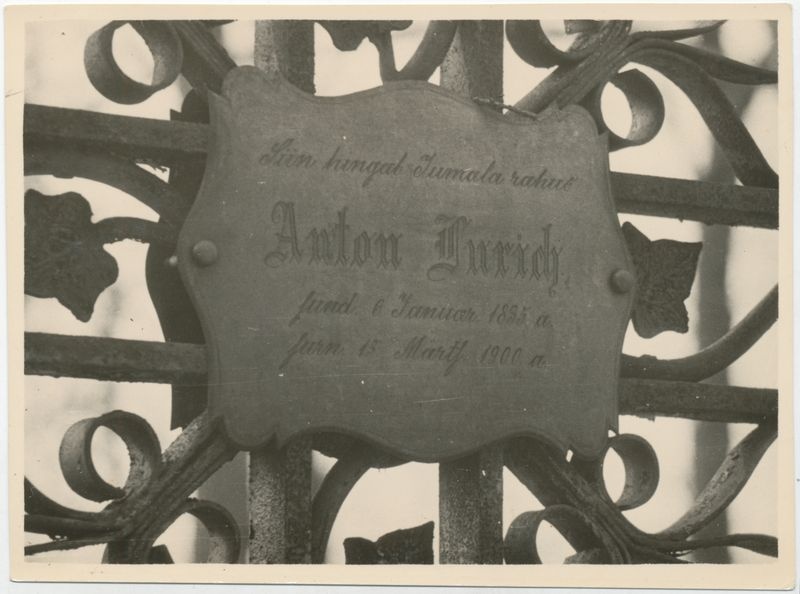 Anton Lurichi haud Väike-Maarja surnuaias