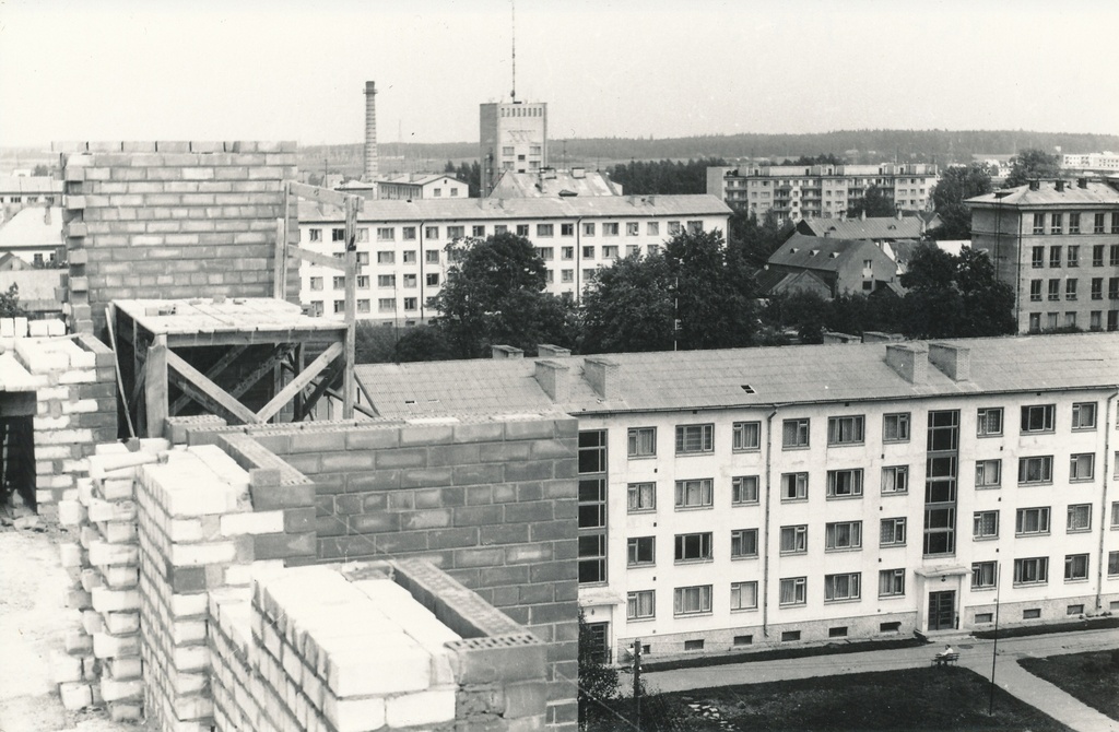 Photo. View of the city of Võru in the vicinity of Kreutzwald and Pionieri streets of Võru Milk Products combinate tower sheep in 1976. In July.