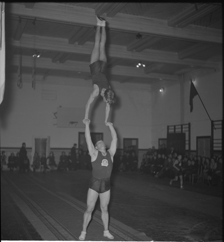 Esivõistlused akrobaatikas