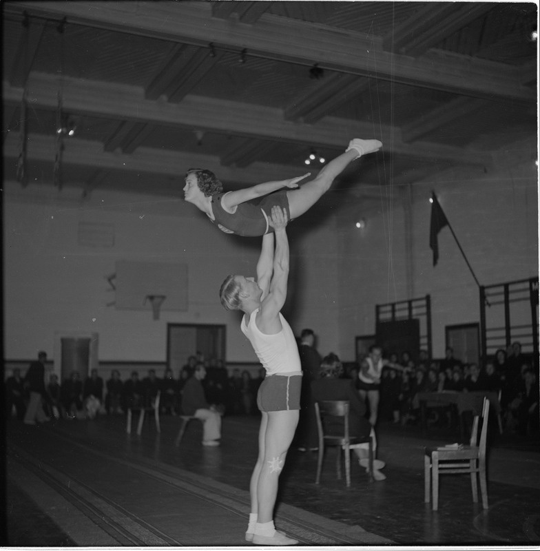 Esivõistlused akrobaatikas